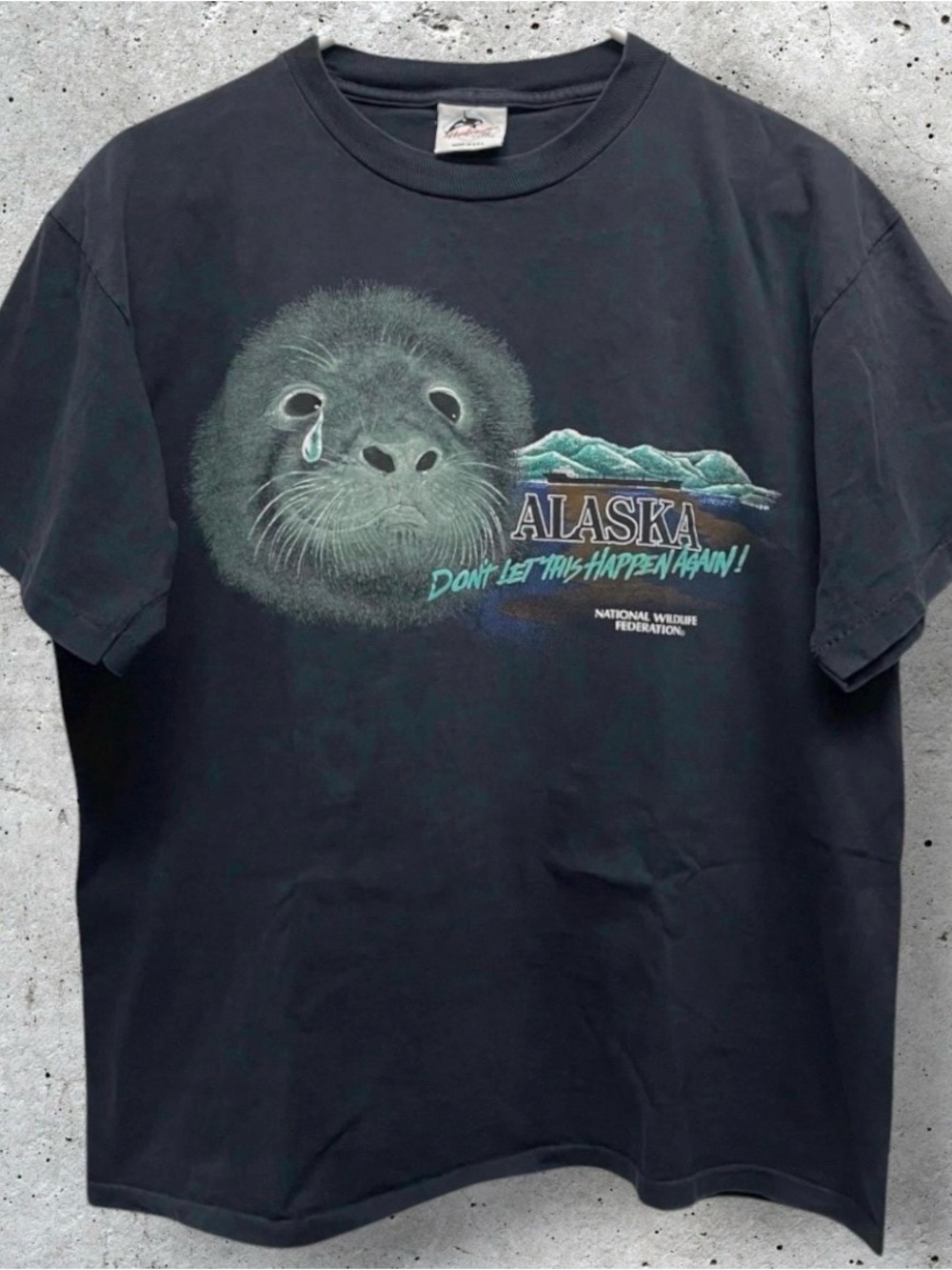 Vintage 1989 Alaska Oil Spill National Wildlife Federation Seal T-Shirt // XL